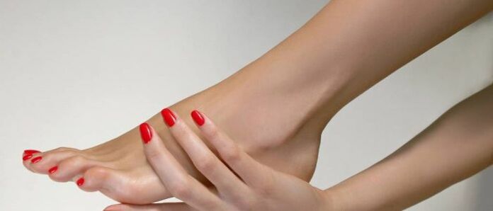 pés saudáveis ​​após tratamento de fungos na pele